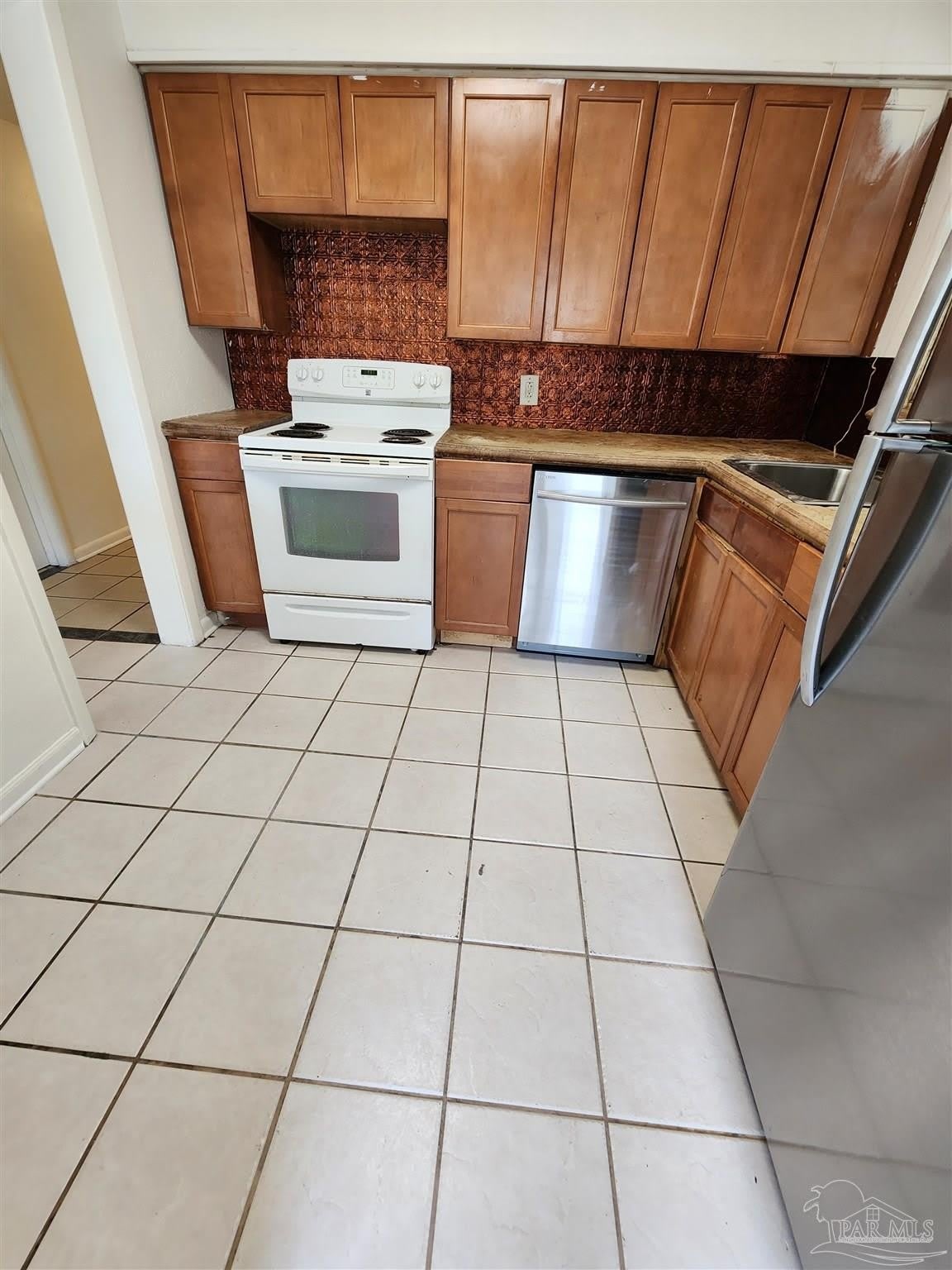 605 Edison Dr – photo 3