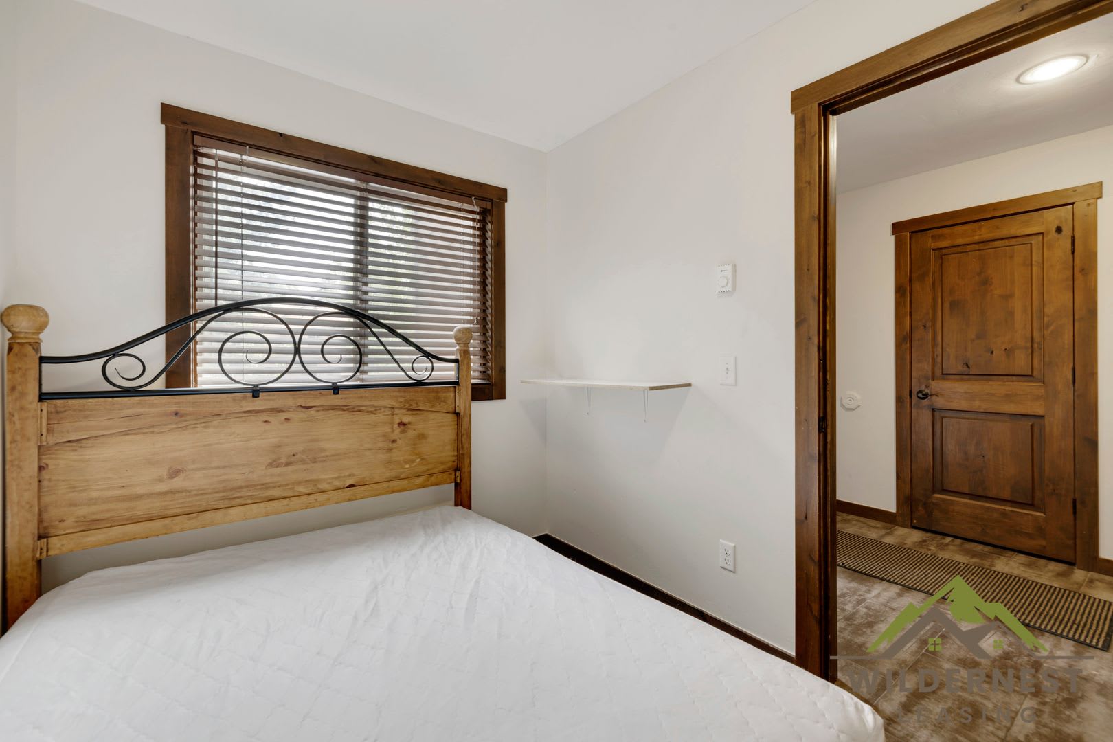 Woodworks Townhome- 3 Bedroom/3 Bath Unit w/Updated kitchen on the Bus Route – photo 3