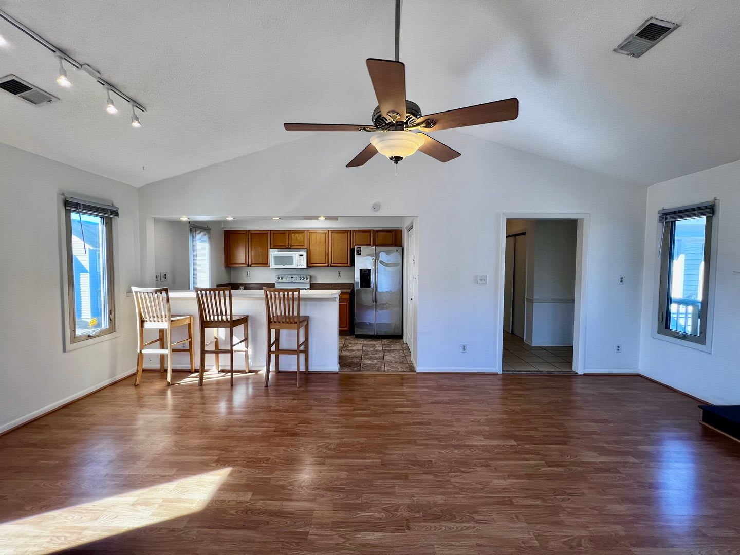 2 bedroom, 2 bathroom home – photo 5