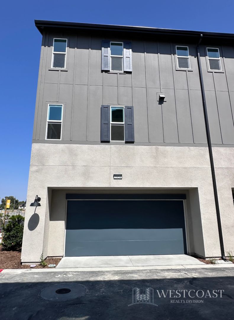 Modern Eastvale Home with Solar, EV Battery Backup & Resort-Style HOA Amenities – photo 2