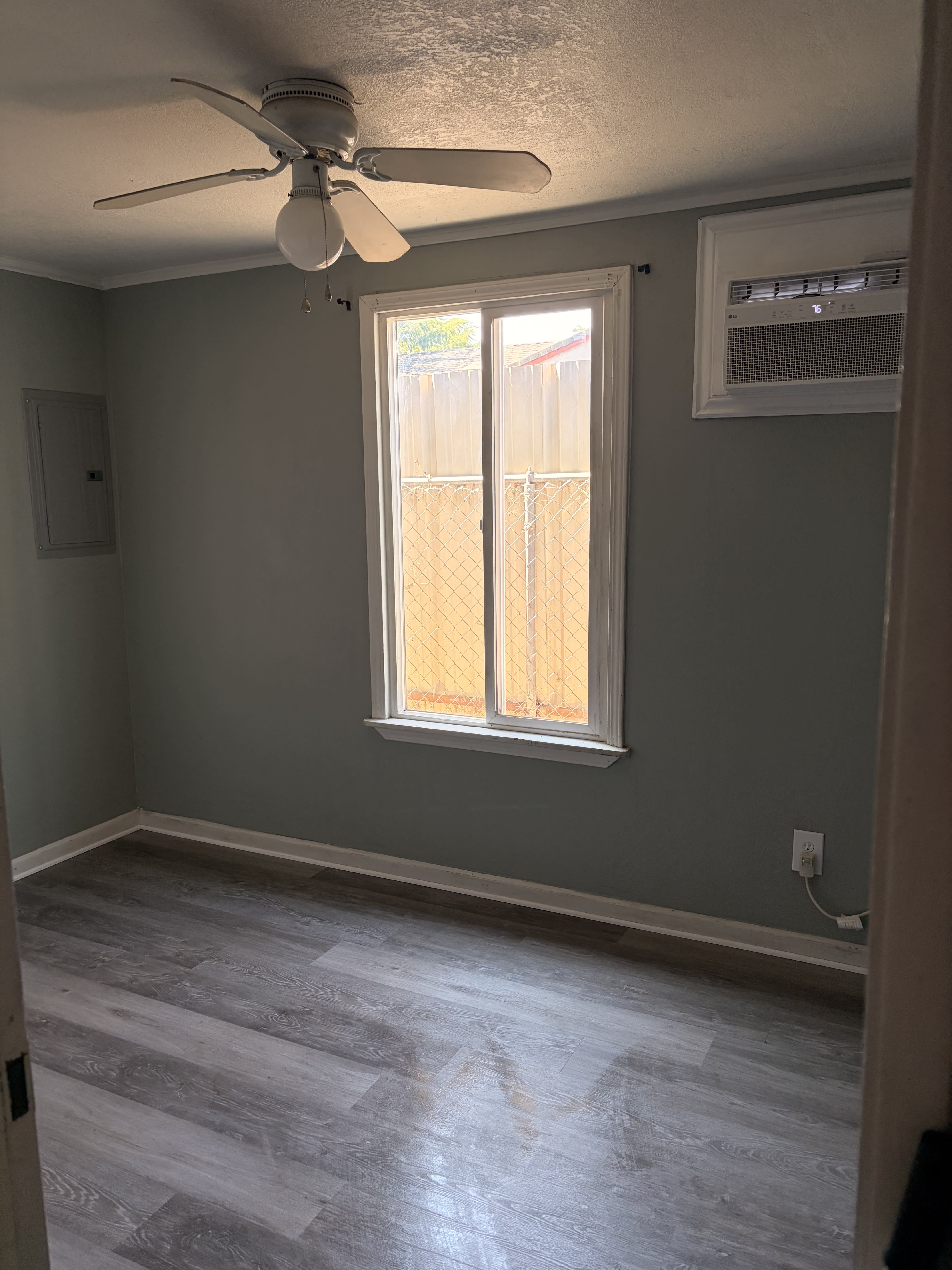 3815 1/2 N California St – photo 4