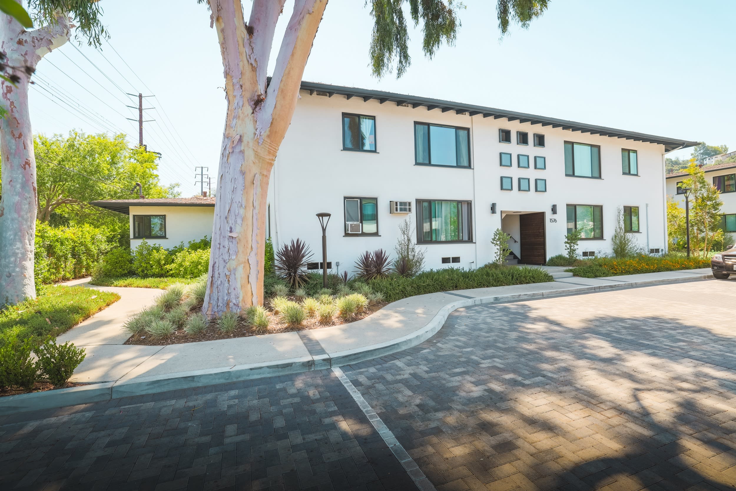 Yosemite Garden Apartments – photo 2