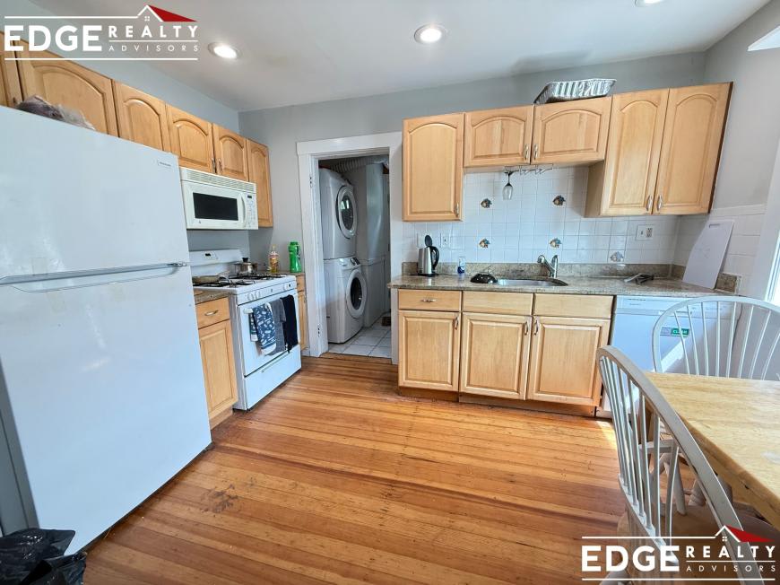 29 Perthshire Rd. – photo 1