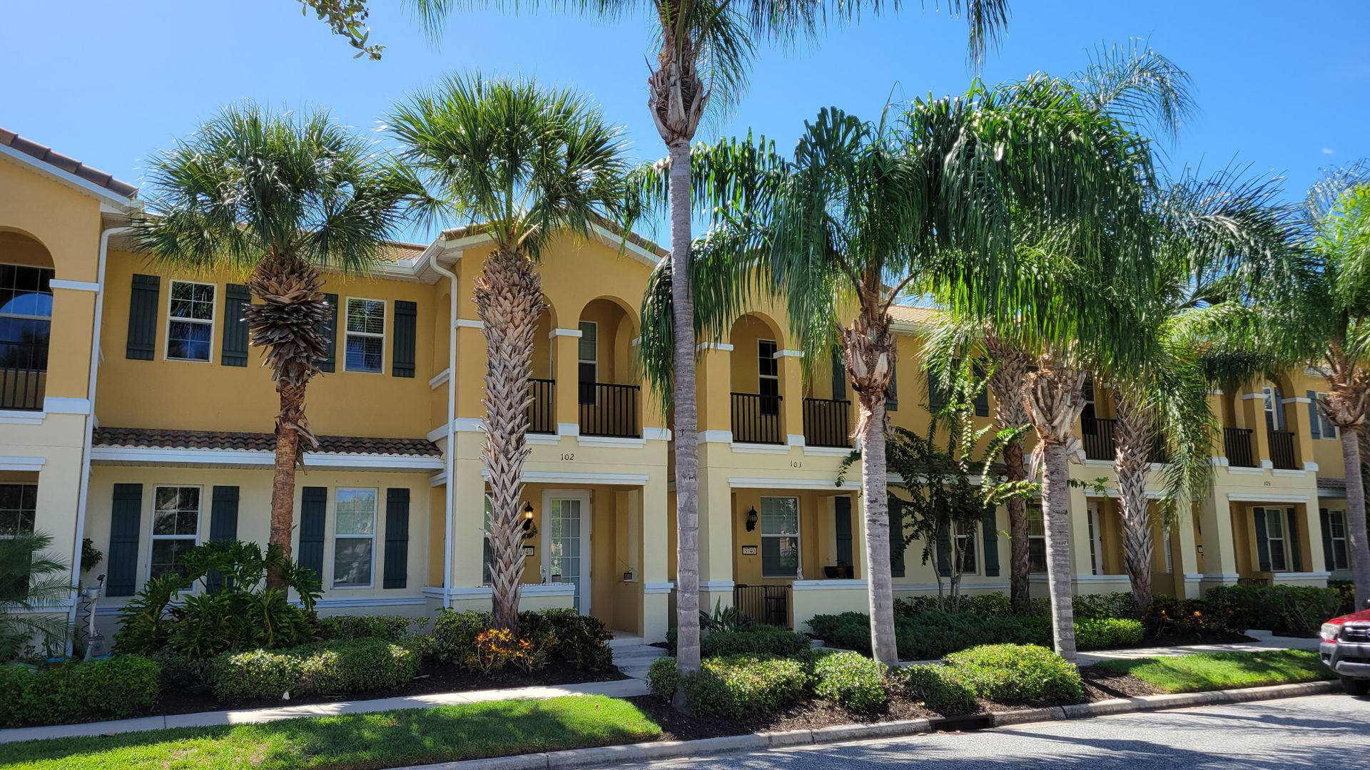Seasonal Only 3 Bedroom 2 1 2 Bath Townhome Off University Parkway With Water View – photo 1