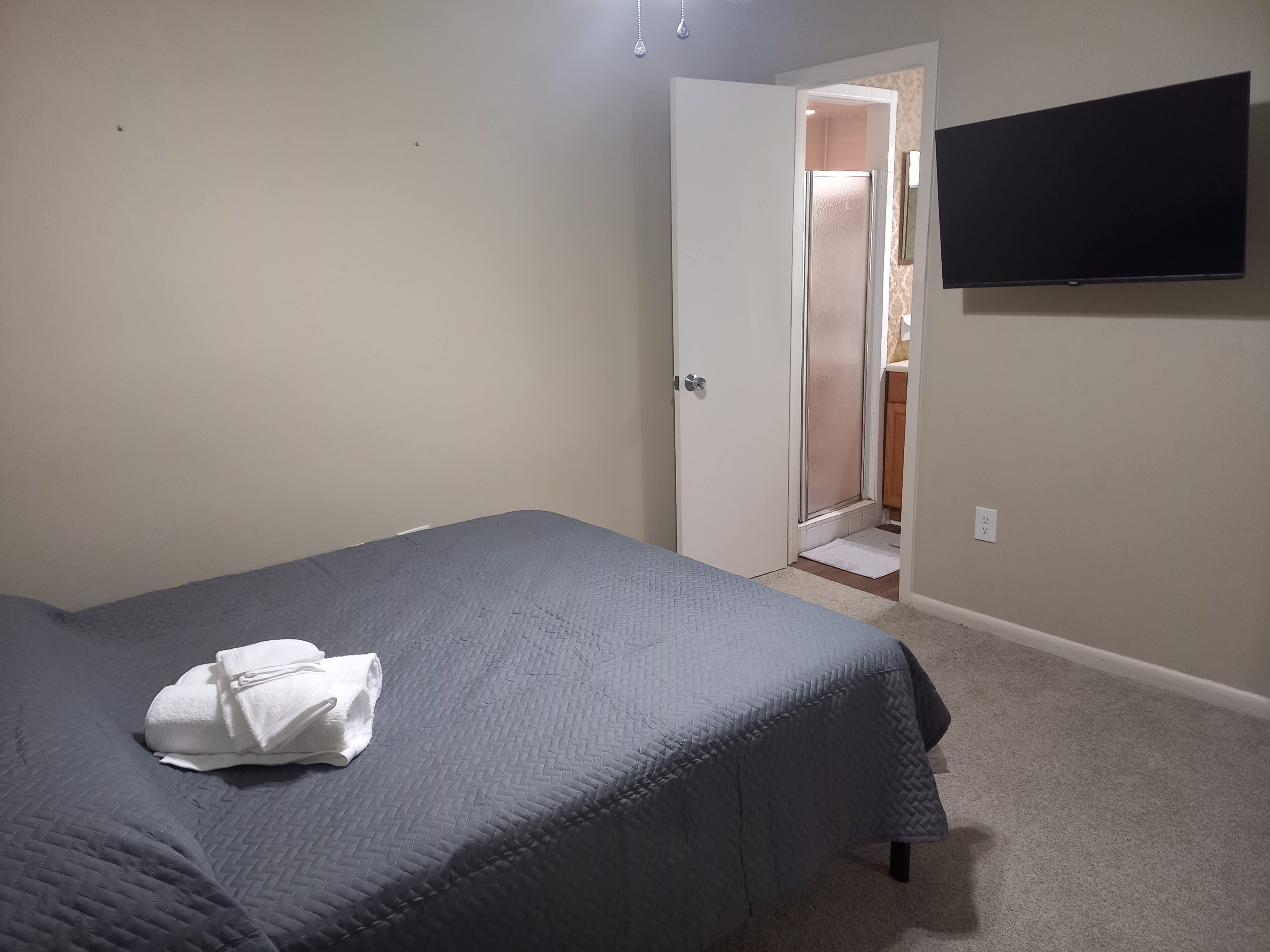 517 Queens Loop North – photo 1