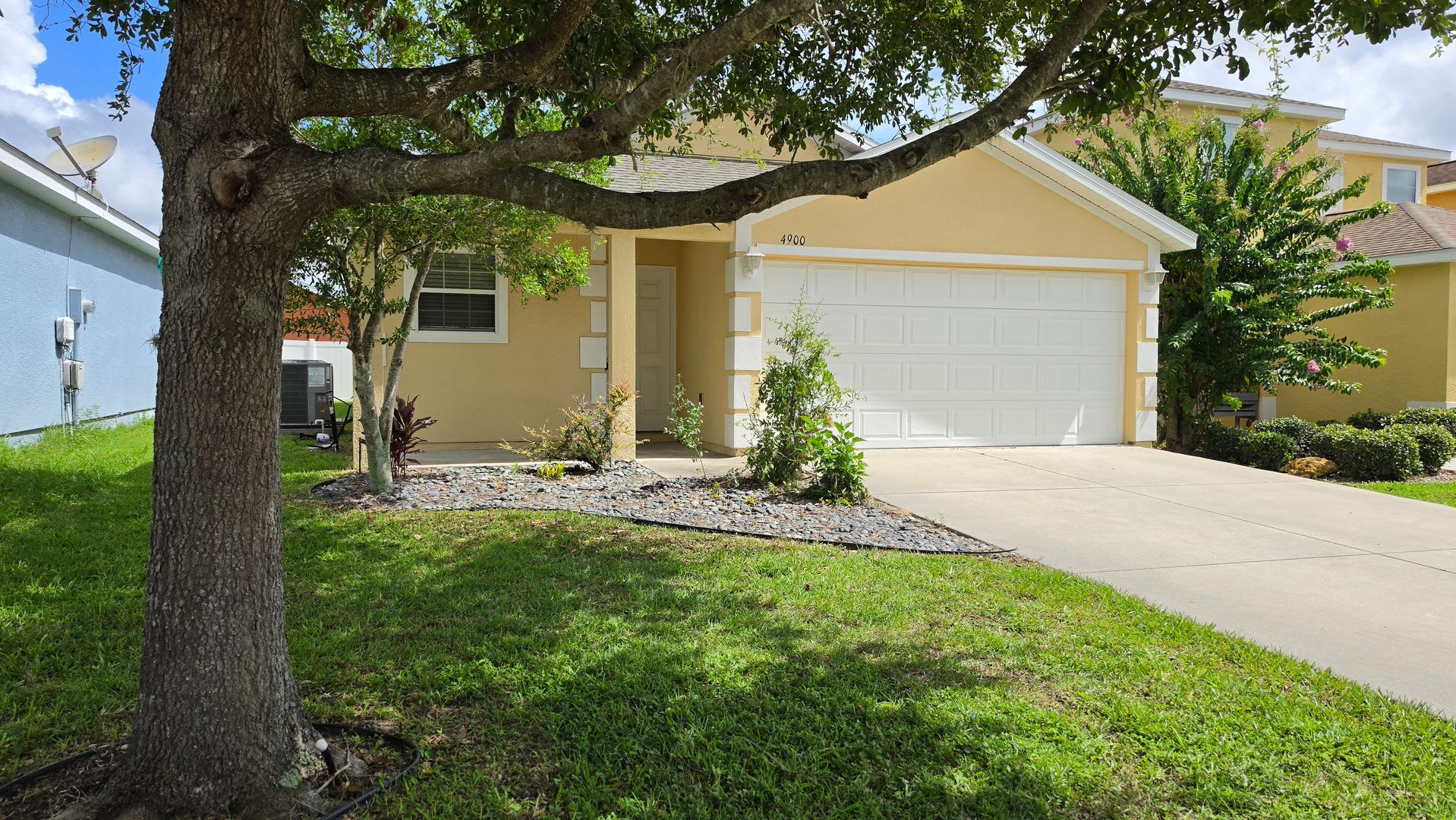 Charming 3-Bed, 2-Bath Home Near The Villages – photo 2