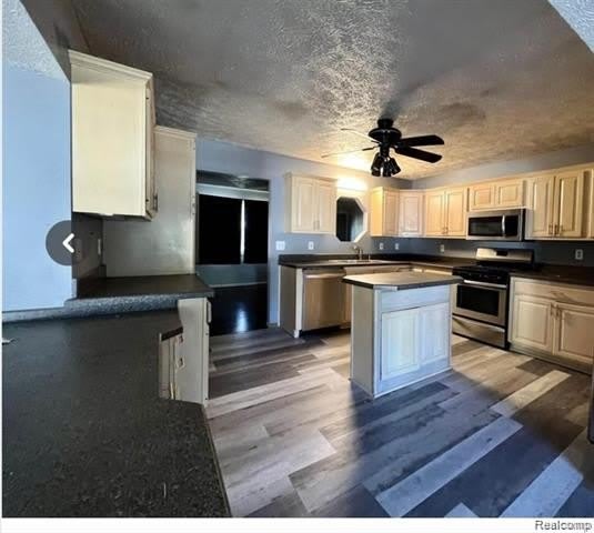 2414 HIALEAH Drive – photo 4