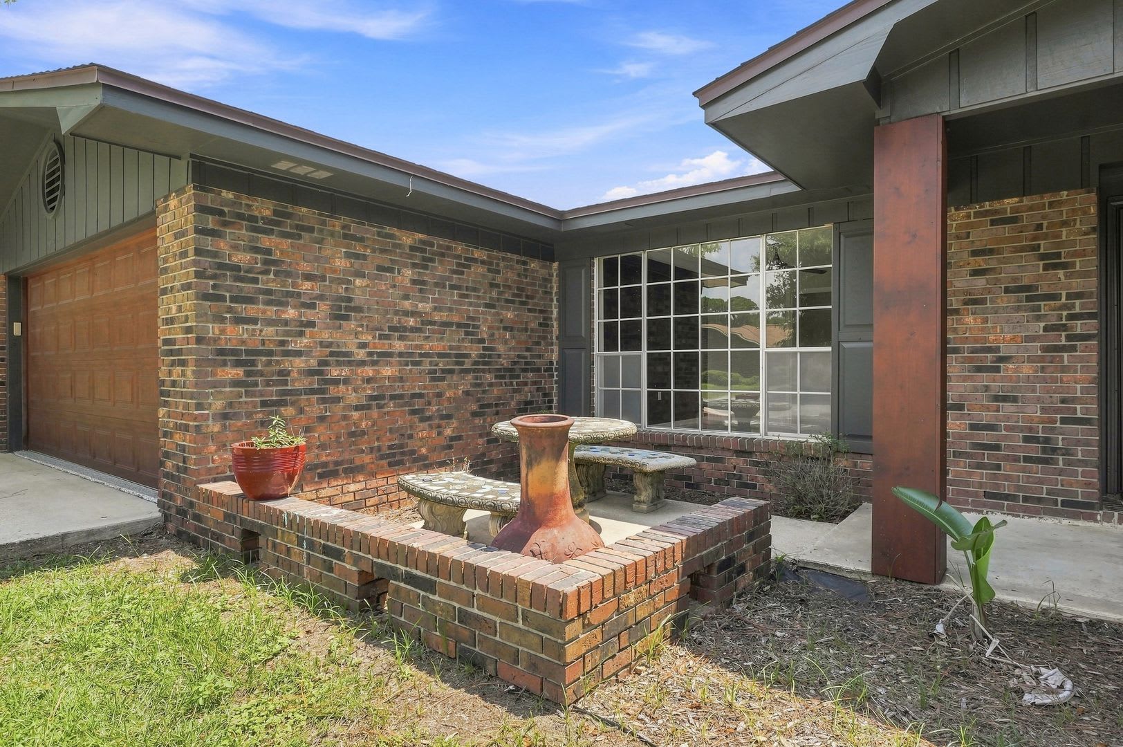 Spacious 3BR/2BA Home with Fenced Backyard, Upgraded Kitchen & Prime Location! – photo 5