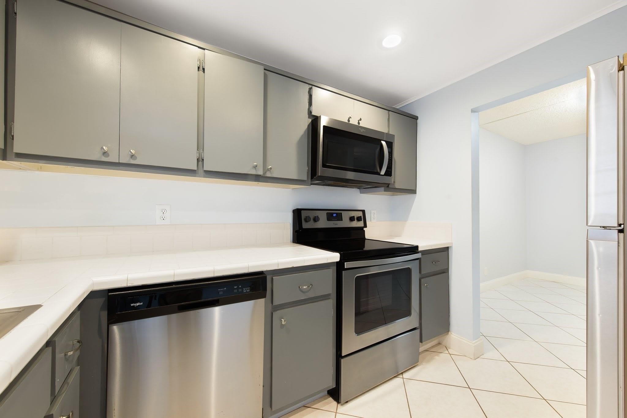 1340 NE 28TH Avenue – photo 3