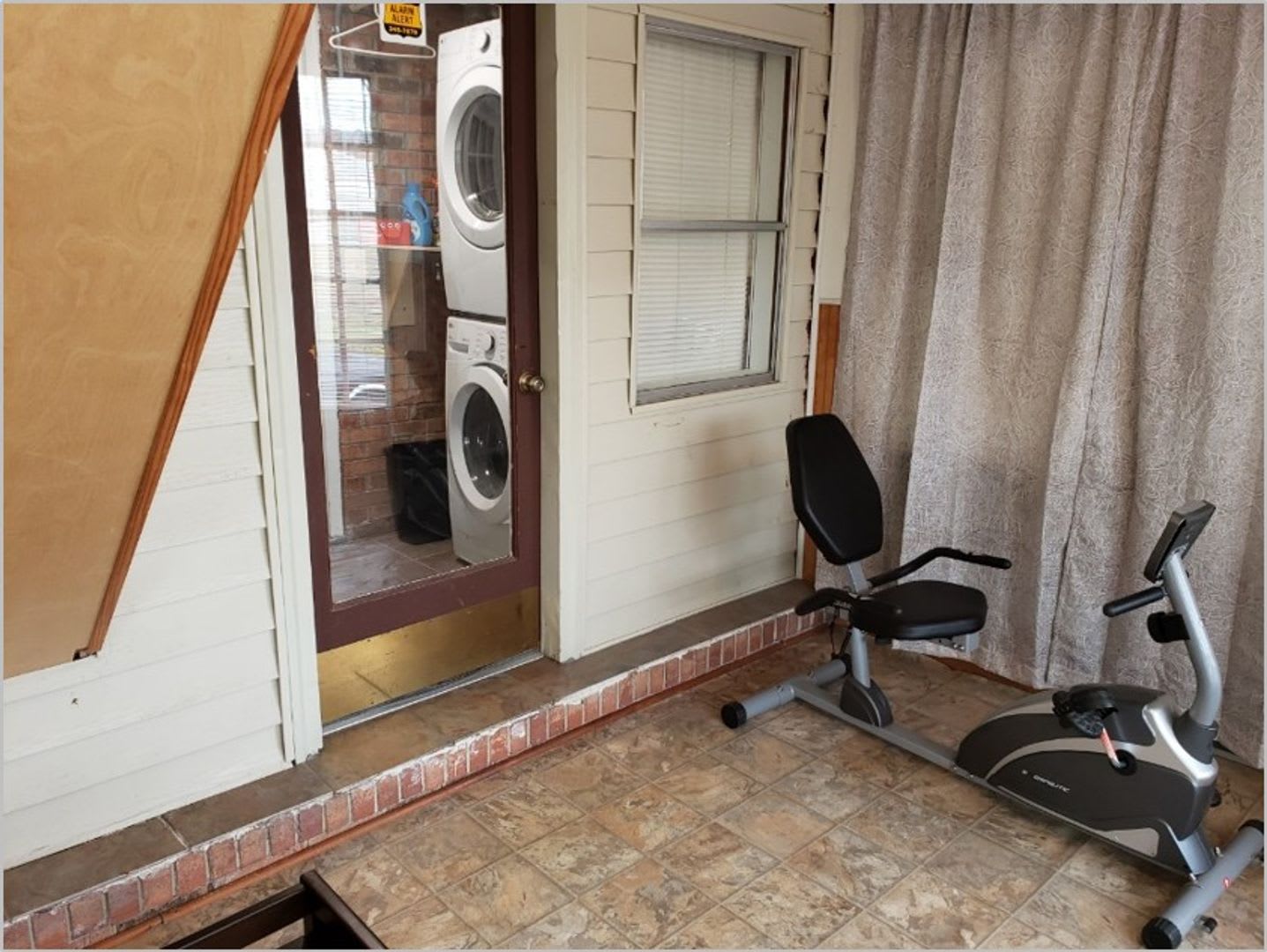 Upstairs 2bed/1bath Apartment – photo 4
