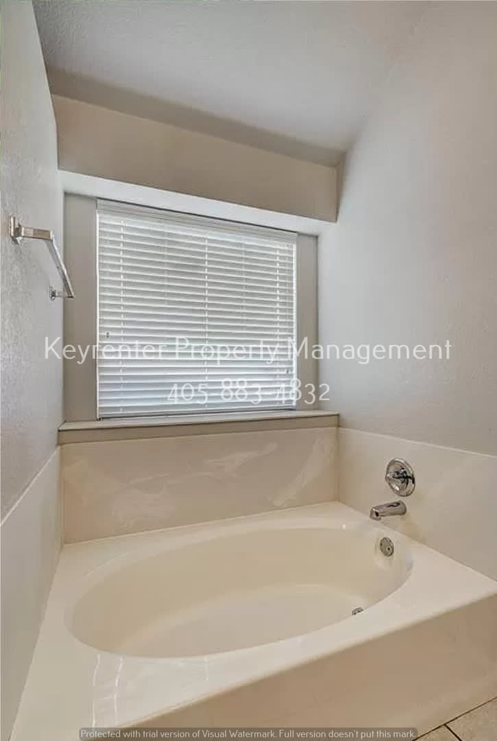 Beautiful 3 Bed 2 Bath in Edmond – photo 3