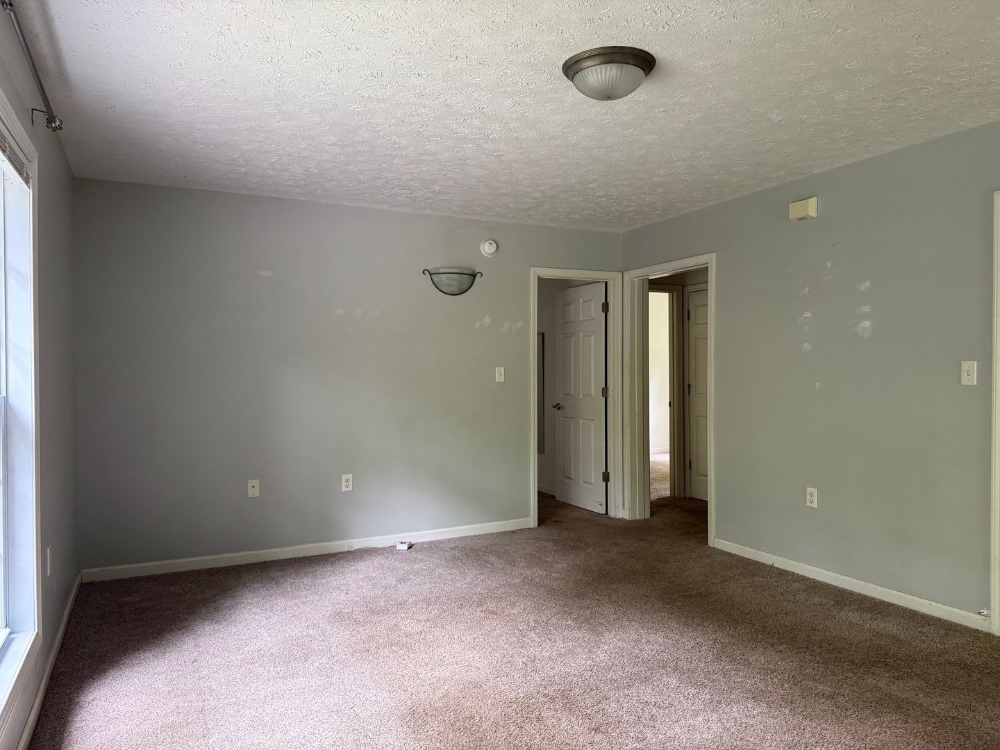 2-Bedroom Duplex Minutes from Downtown Black Mountain – photo 2