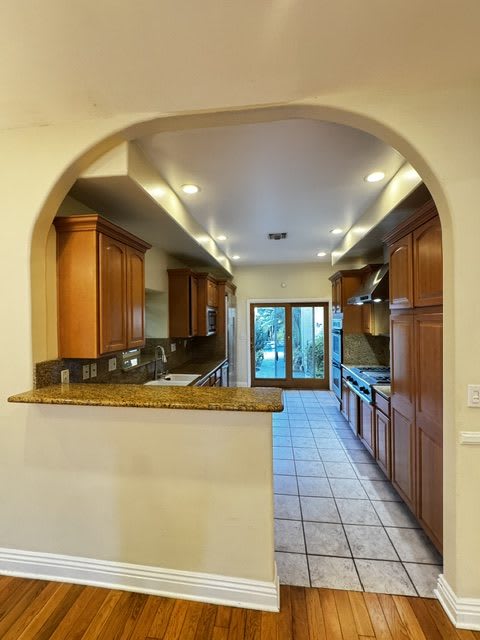 14320 Hortense Street – photo 5