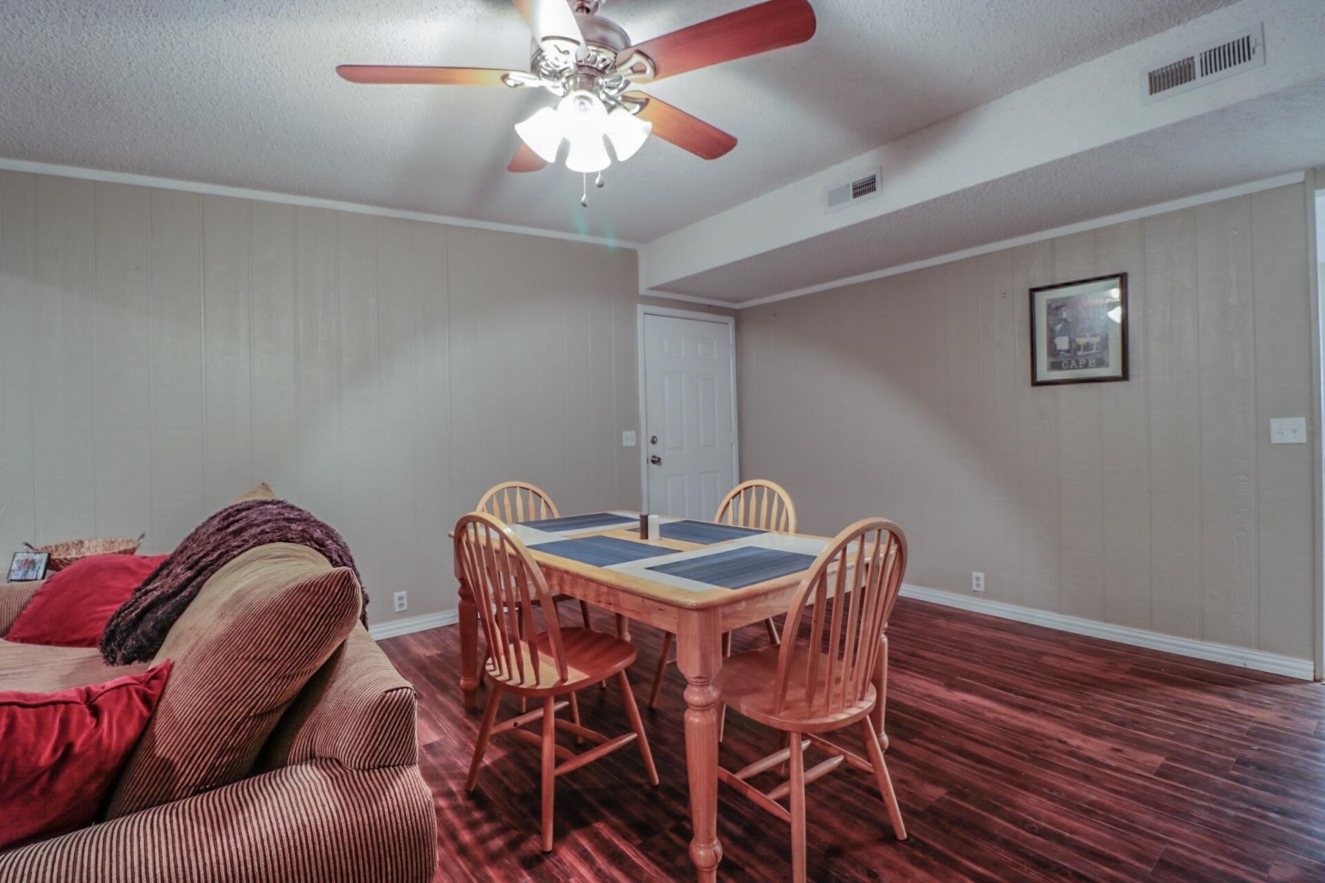 2837 66th Street – photo 3