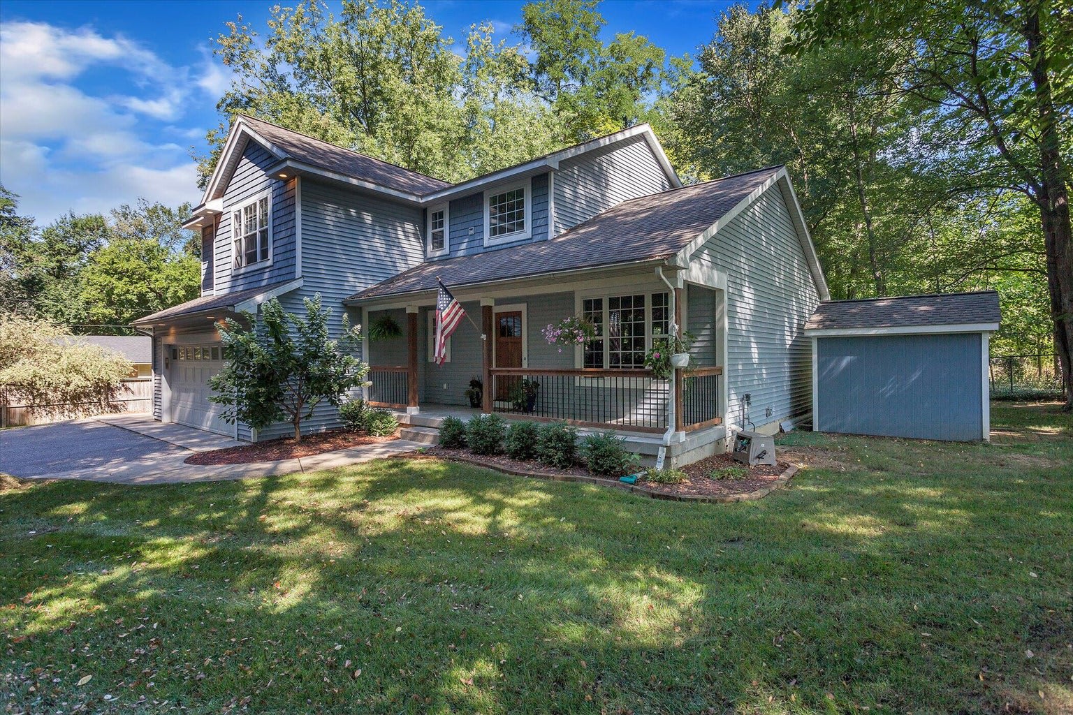 3042 Wycliff Dr SE – photo 2