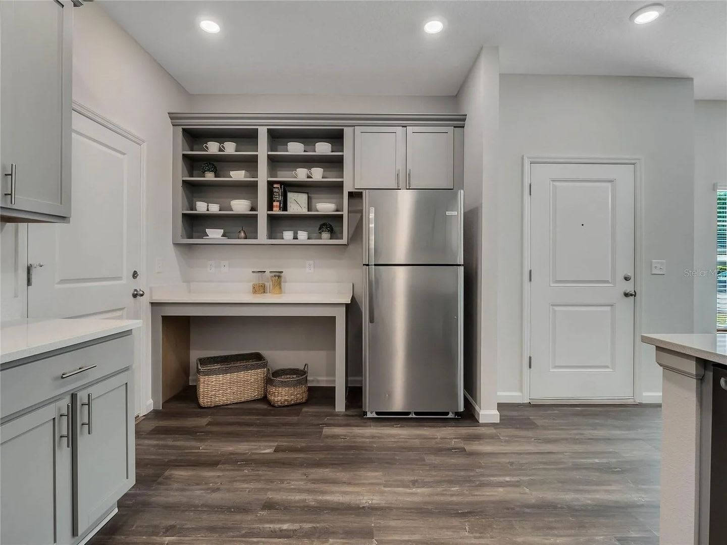 Furnished 4BR Dual-Master Corner Townhome – photo 5