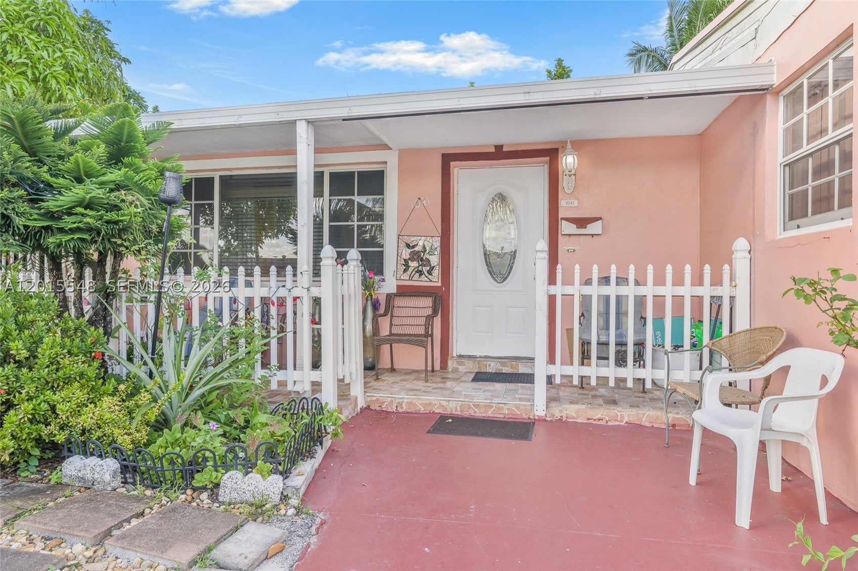 1041 NW 196th Ter – photo 2