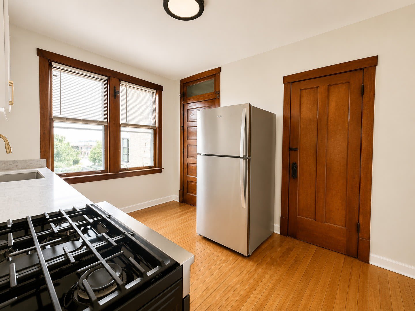 4752 N LOTUS Avenue – photo 5