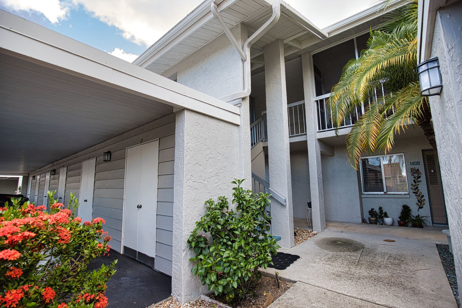 Seasonal Short-Term First Floor Condo in Pinebrook Lake Club Community with Community Pool! – photo 4