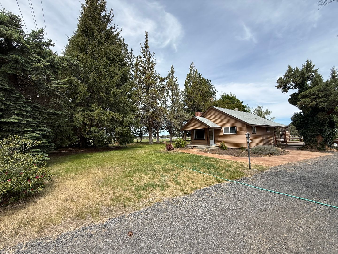 2 Bed/1.5 Bath Single Level Farm House with Mountain Views – photo 5