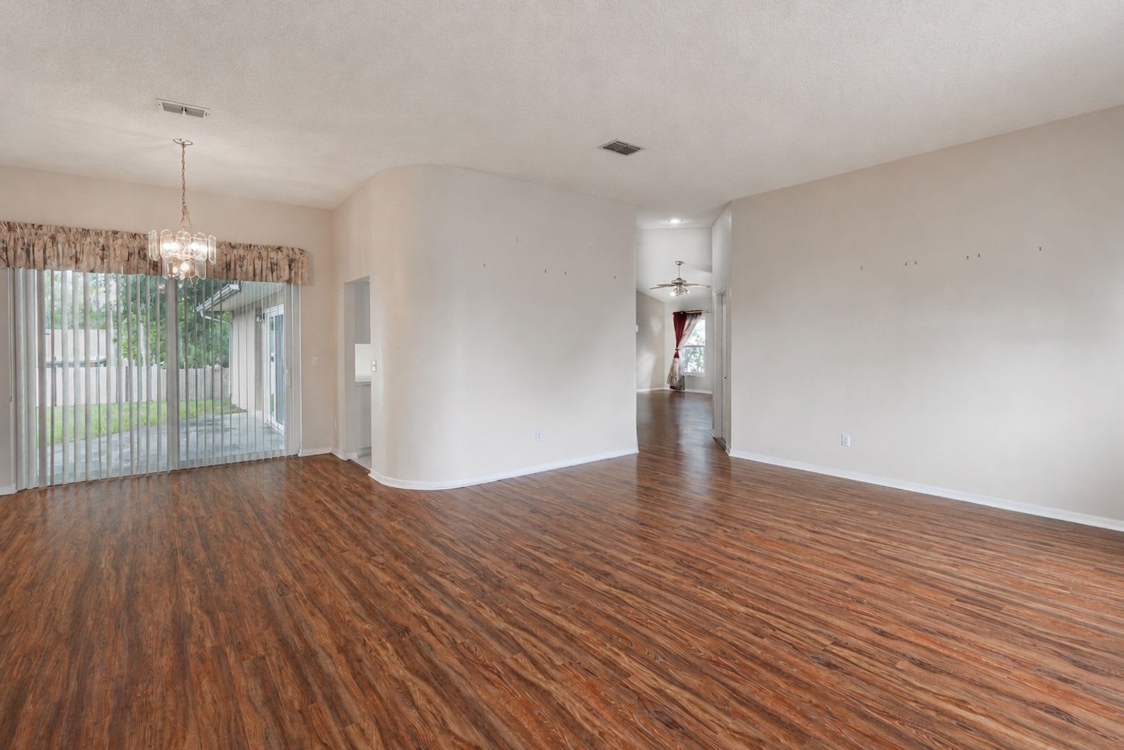 Spacious 4-Bedroom Home in Desirable Riverview Location with Excellent Schools – photo 4