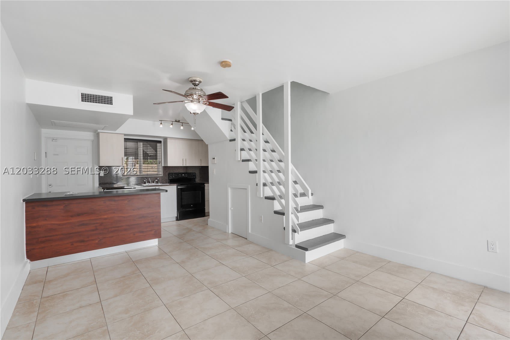 932 SW 6th St – photo 2