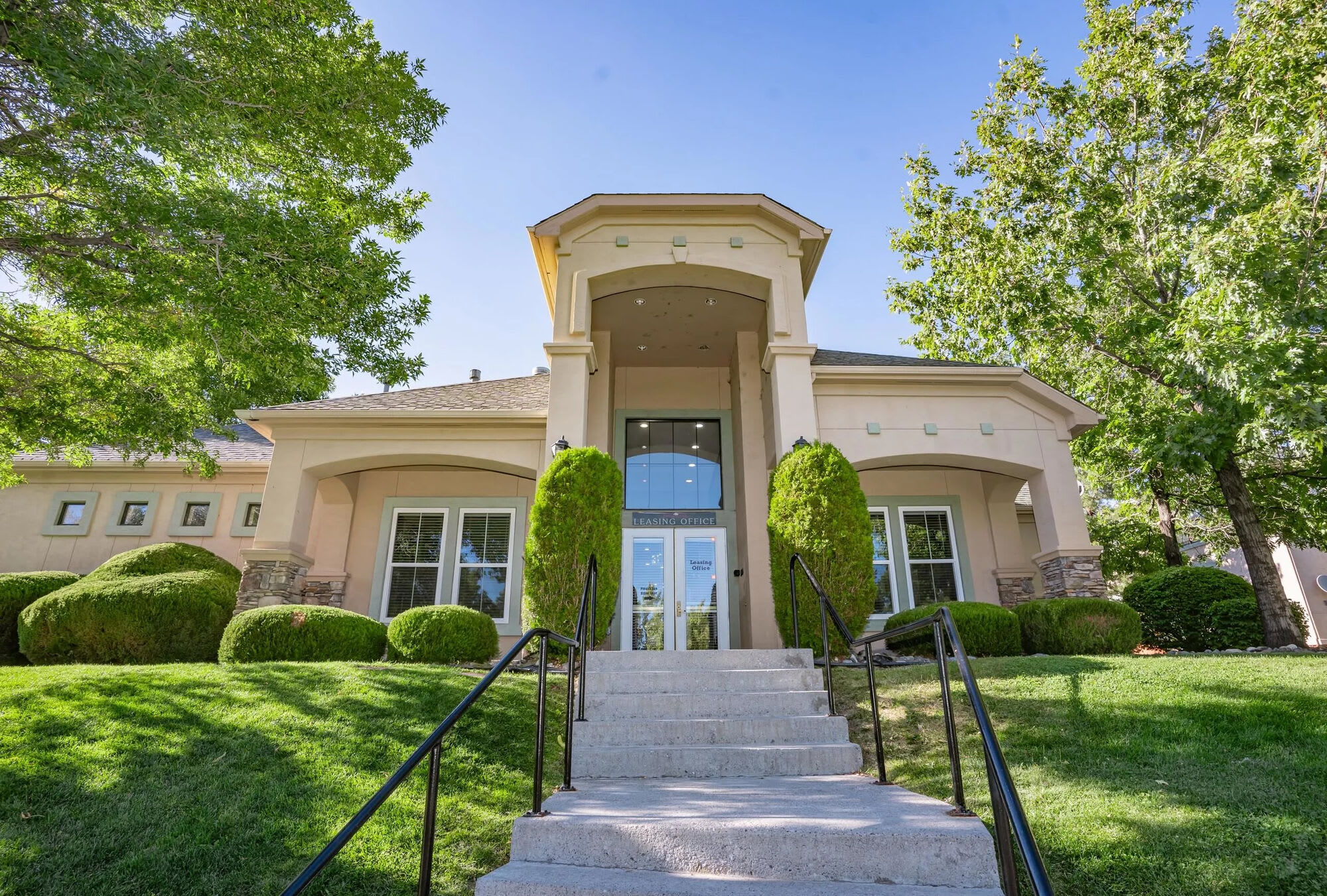 Austin Crest – photo 3