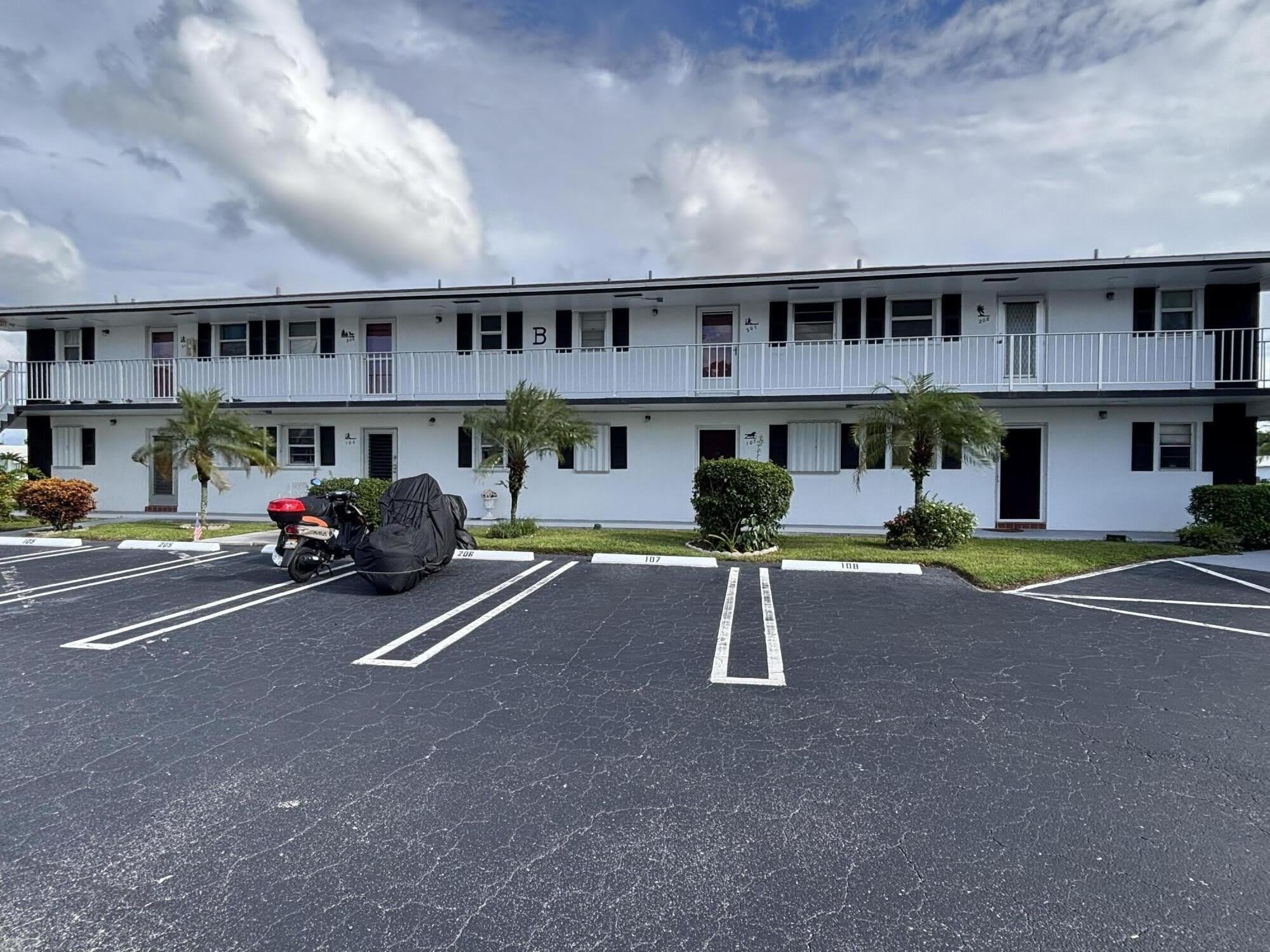 1112 Lake Terrace – photo 3