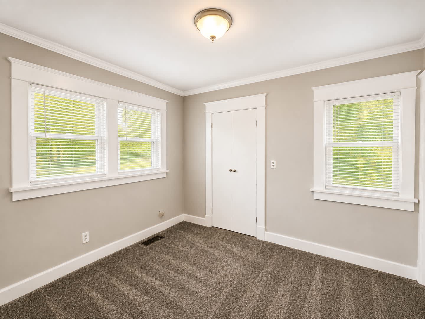 Charming 3-Bedroom Home Within Walking Distance of the Square! – photo 5