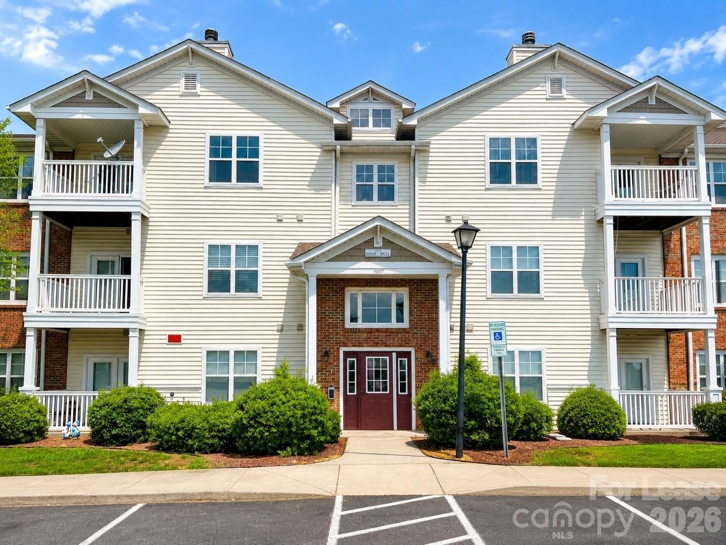 9813 Hyde Glen Court – photo 1
