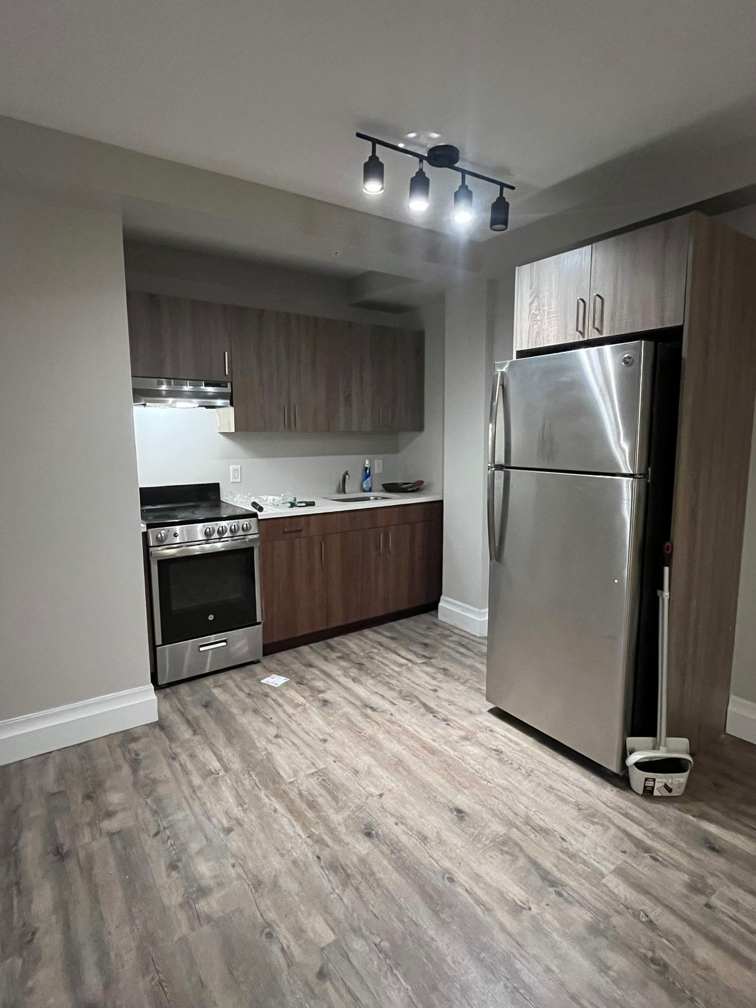 106 N Grove St – photo 4