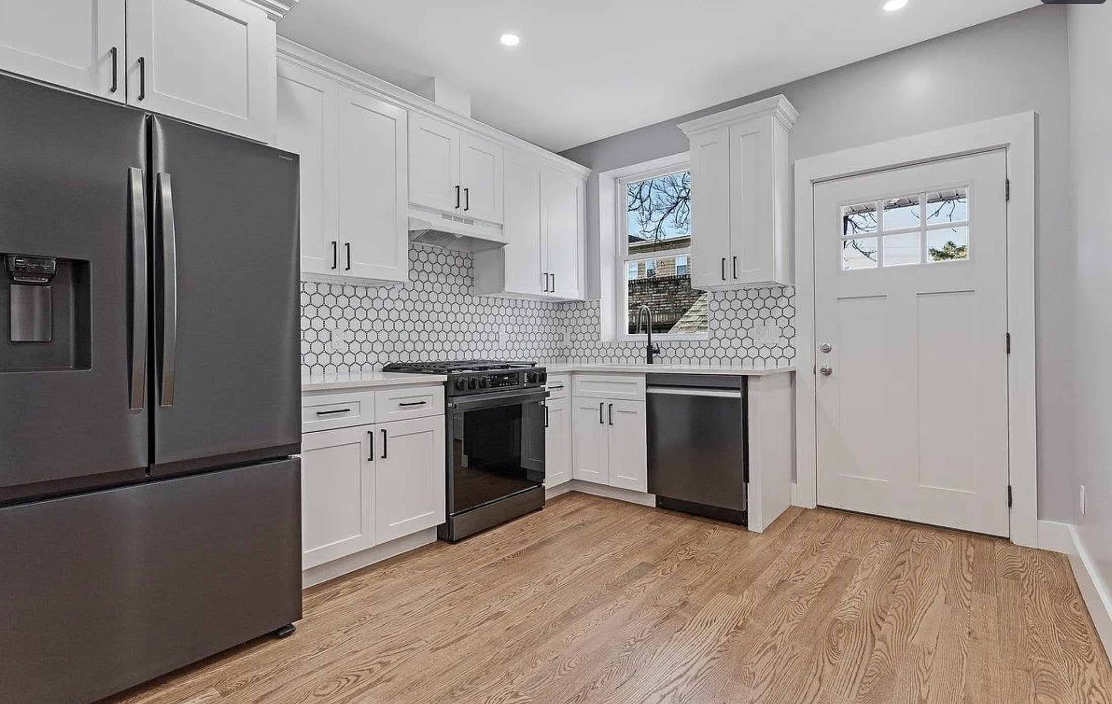 191 Franklin St – photo 2