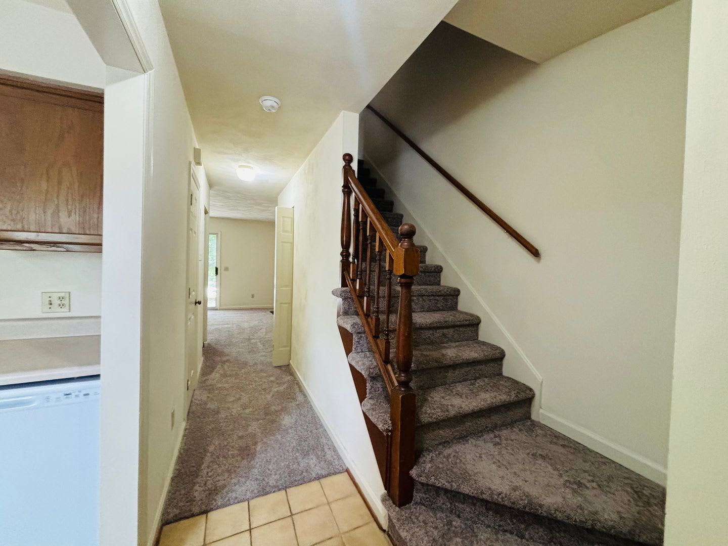 3 Bedroom 2.5 Half Bath Townhouse – photo 4