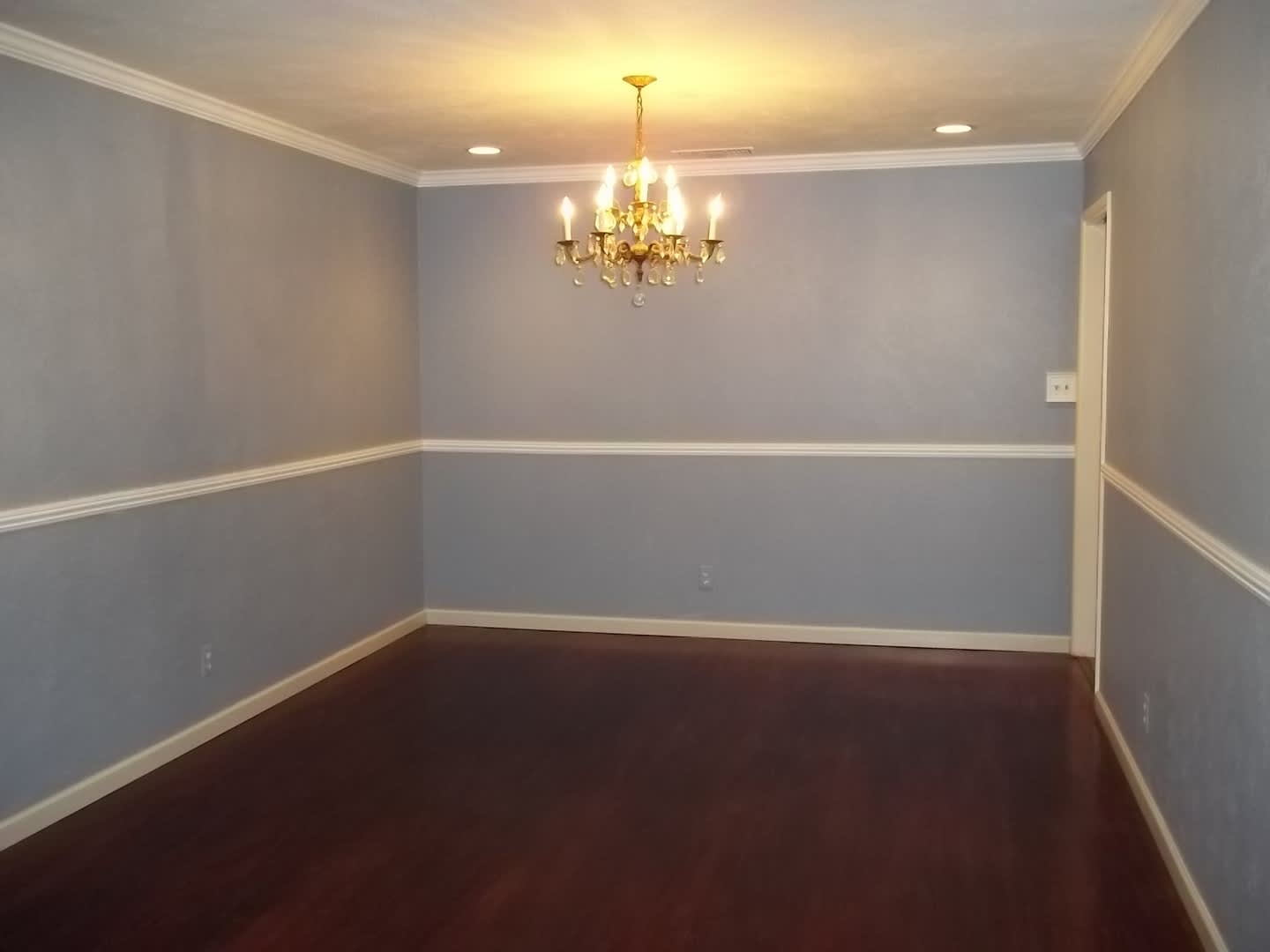 Spacious Custom Home On A Large Lot Offering Many Updates And Nice Amenities Bonus Room Utility Room Spacious Bedrooms Generous Updated Amenities – photo 4