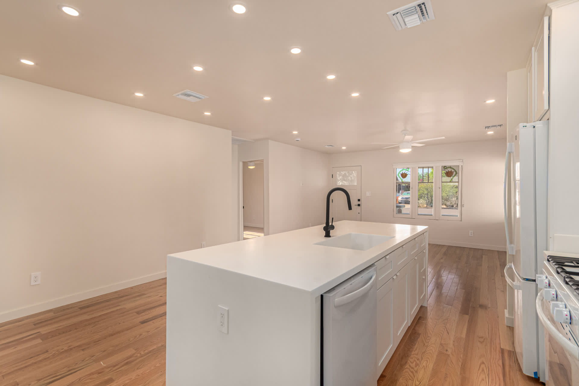 1223 East Hubbell Street – photo 2