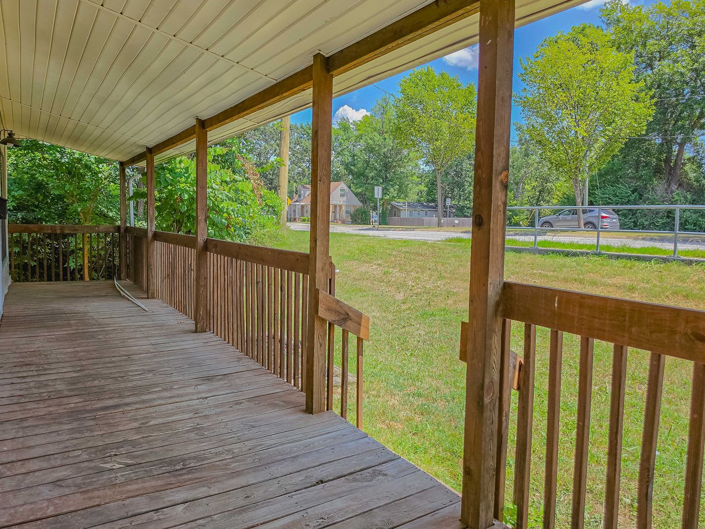 Charming 3 Bed 1.5 Bath home walkable to campus – photo 2
