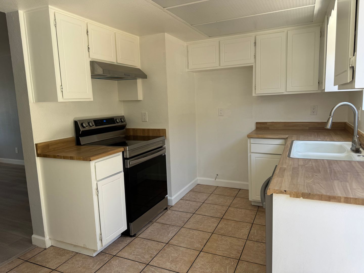MOVE IN SPECIAL FIRST MONTH $1 2BD/1.5BA Two-Story Condo – Bullhead City – photo 4