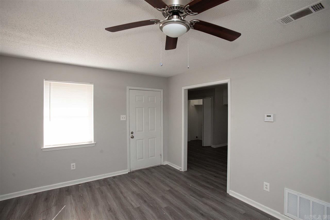220 Bellevue Lane – photo 2