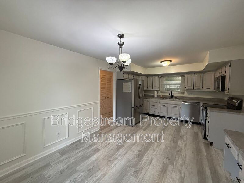 4225 Fernbrook St – photo 5