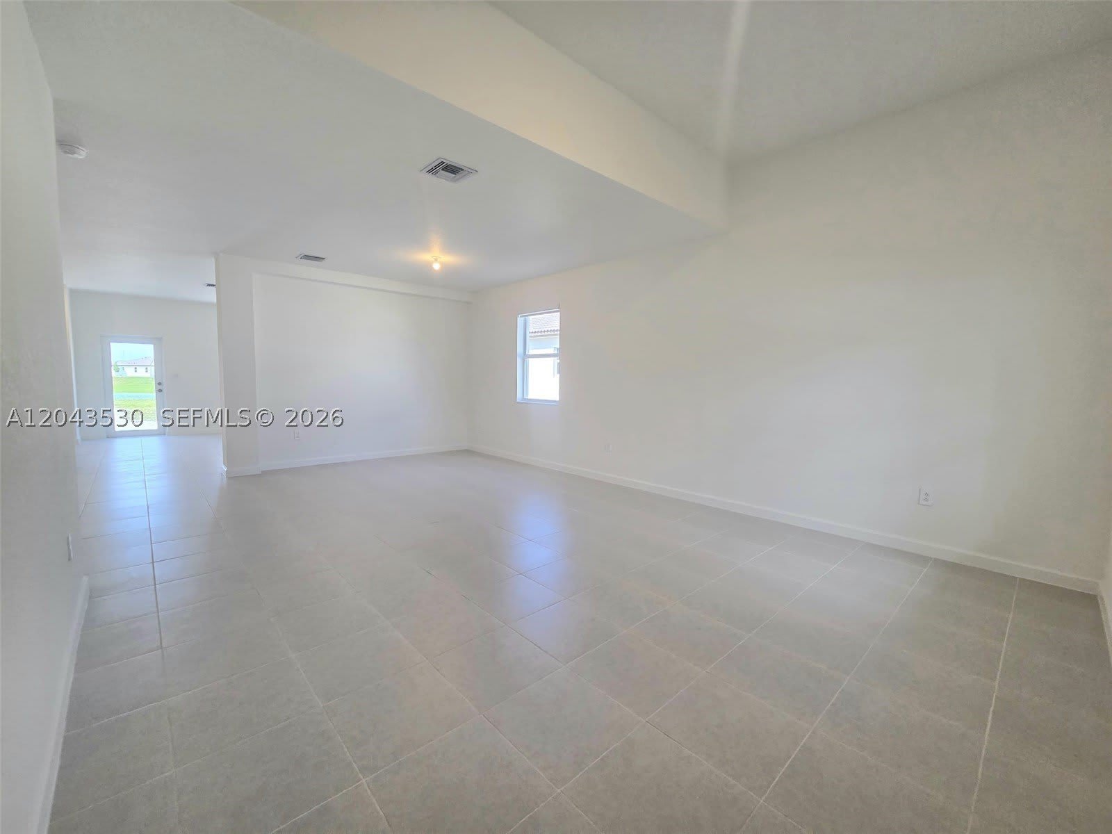 2423 SE 30th St – photo 2