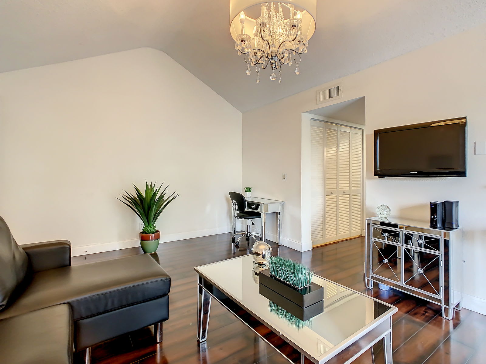 11562 Westwood Boulevard – photo 3