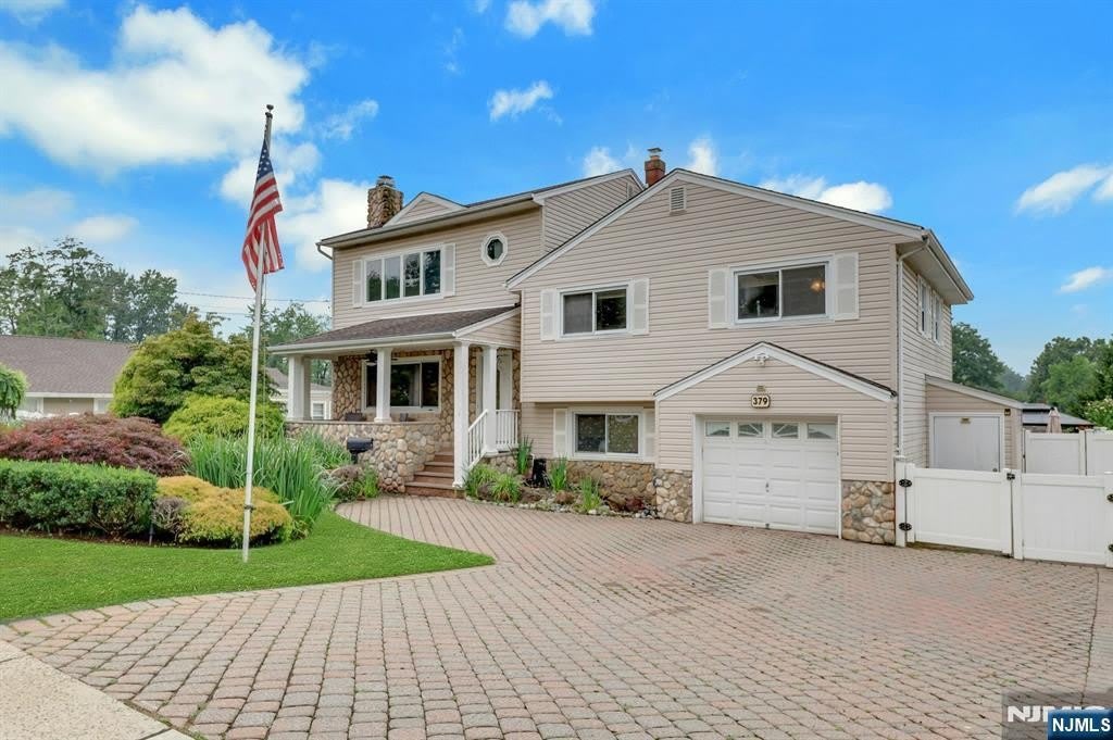 379 Leonard Drive – photo 3
