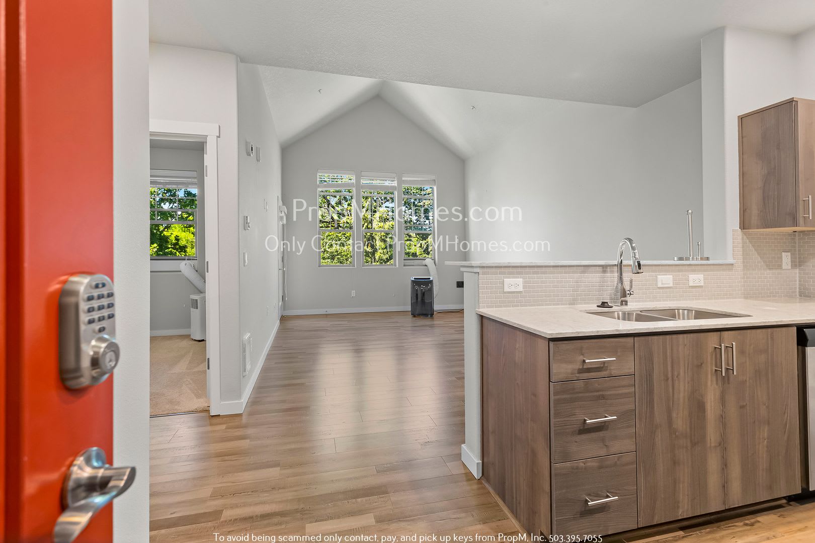 One Bedroom Condo In The Heart Of North Bethany Top Floor With Vaulted Ceilings – photo 1
