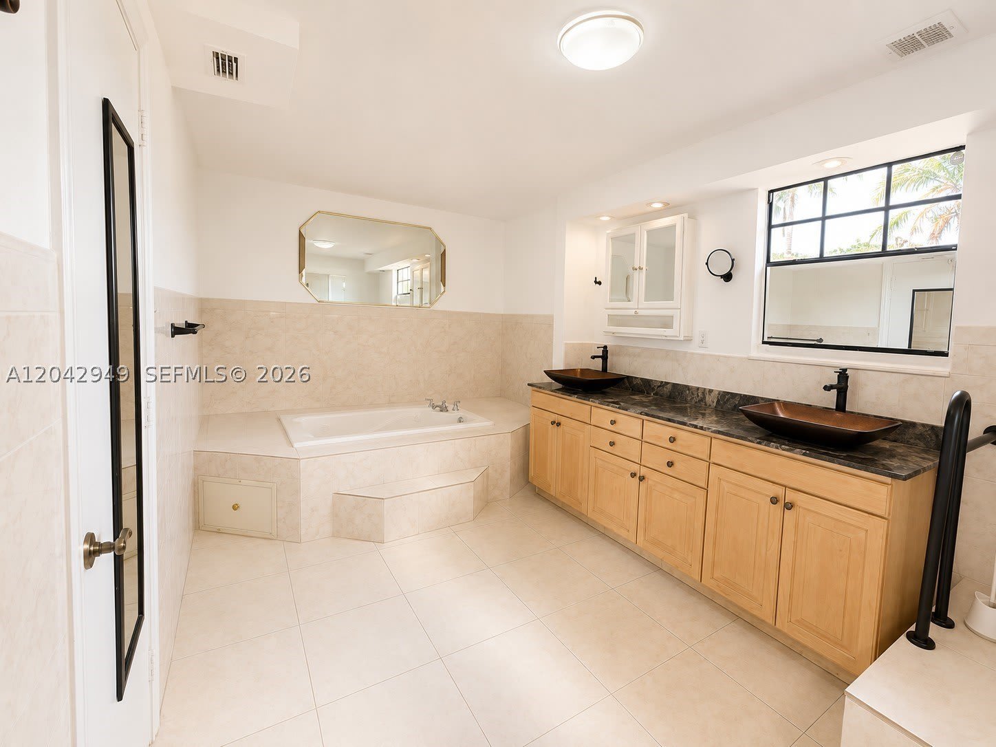 401 NW 198th St – photo 4