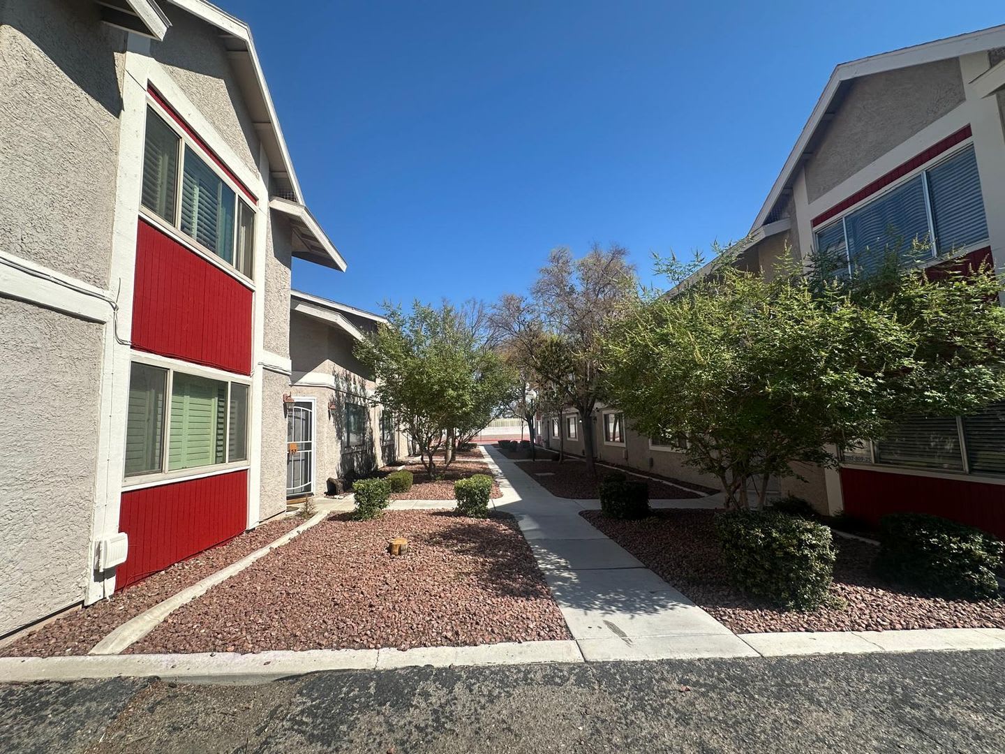 Beautiful Townhouse 2 Bedrooms 1 1/2 Baths Newly Renovated!!! WONT LAST LONG!! – photo 2