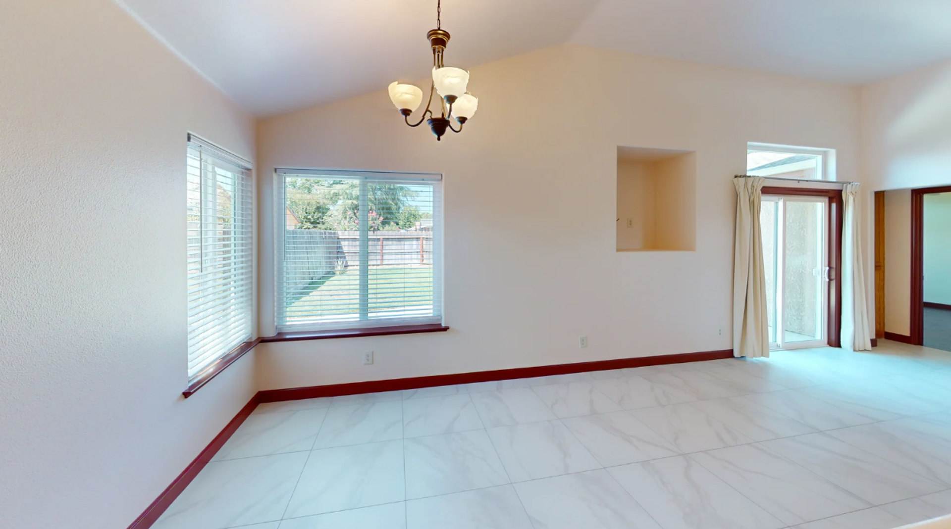 Charming Spacious 3BD/2BA House in the Desirable Neighborhood of Clovis!! – photo 4