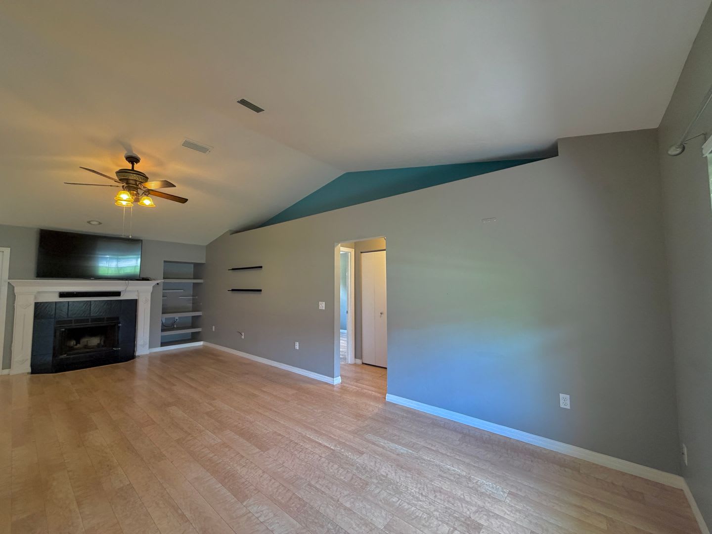 Open Concept 3/2 in Millhopper Station! – photo 3