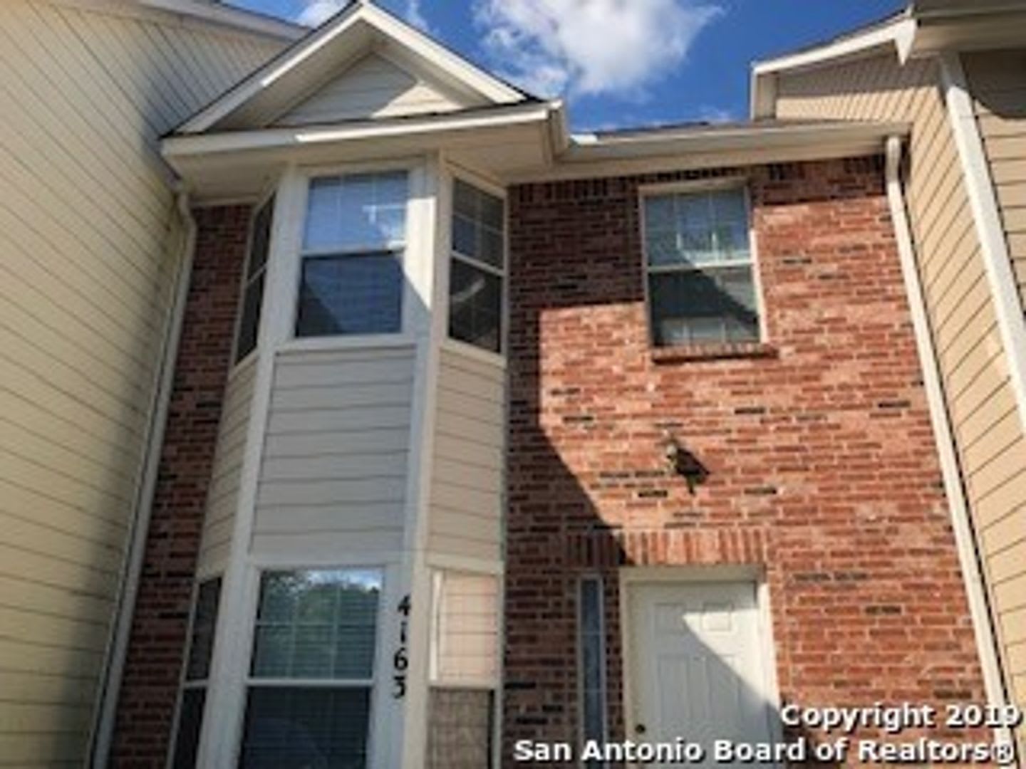 1/2 off 2nd month's full rent. Townhouse near Medical Center in Gated Community – photo 2