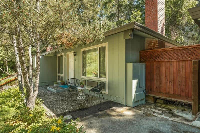 111 Lake Dr – photo 4