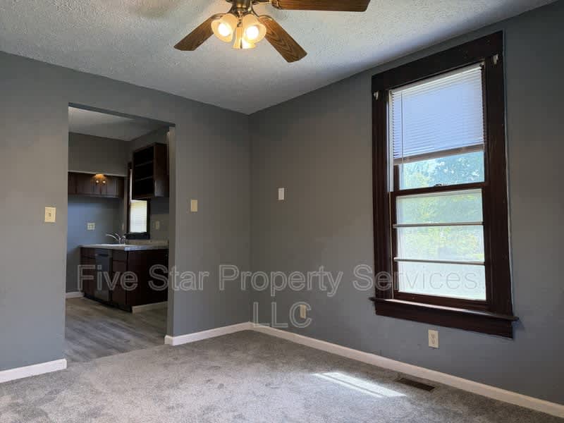 229 W Allen St – photo 5